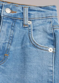 Light Wash Stretch Barrel Leg Jean